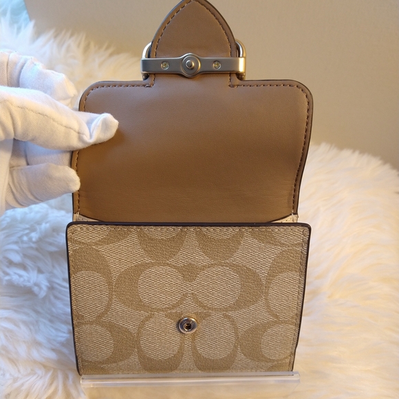 Coach Beige and Cream Signature Morgan Wallet New With Tags 🎁🎁 - Picture 11 of 15